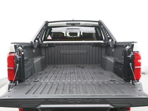 Used 2025 Toyota Tacoma Trailhunter image 15