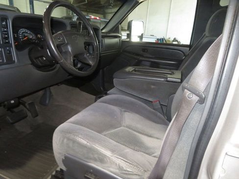 Used 2004 Chevrolet Silverado 2500 LS w/ Skid Plate Package image 19