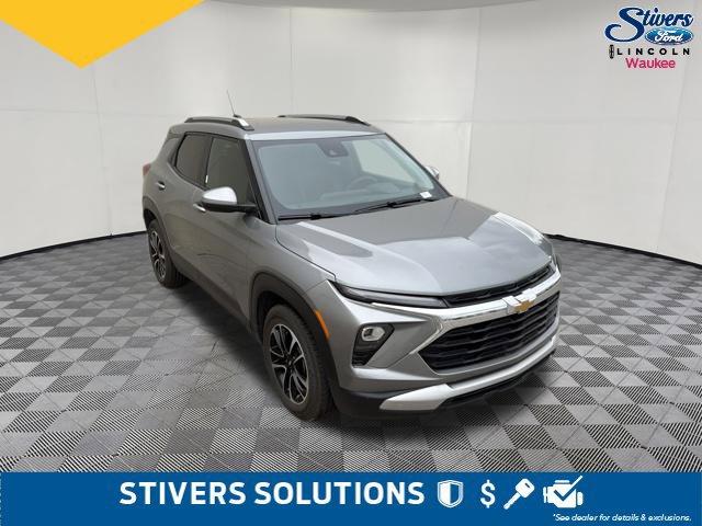 Used 2025 Chevrolet TrailBlazer LT FWD image 3