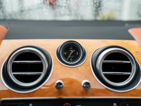 Used 2017 Bentley Bentayga image 37