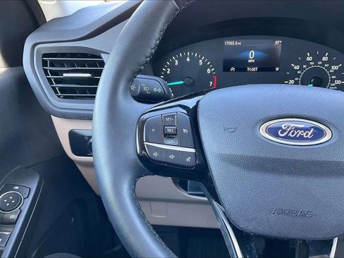 Used 2022 Ford Escape SE w/ SE Sport Appearance Package AWD/4WD image 17