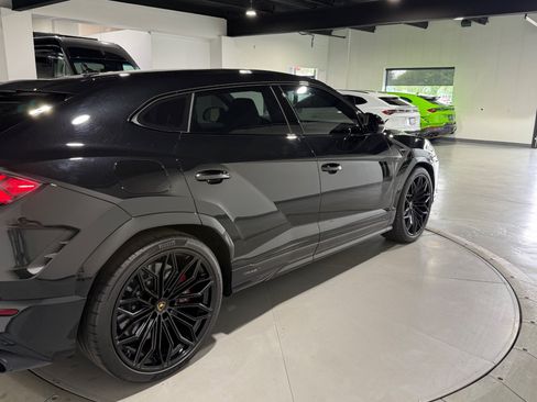 Used 2025 Lamborghini Urus SE AWD/4WD image 13