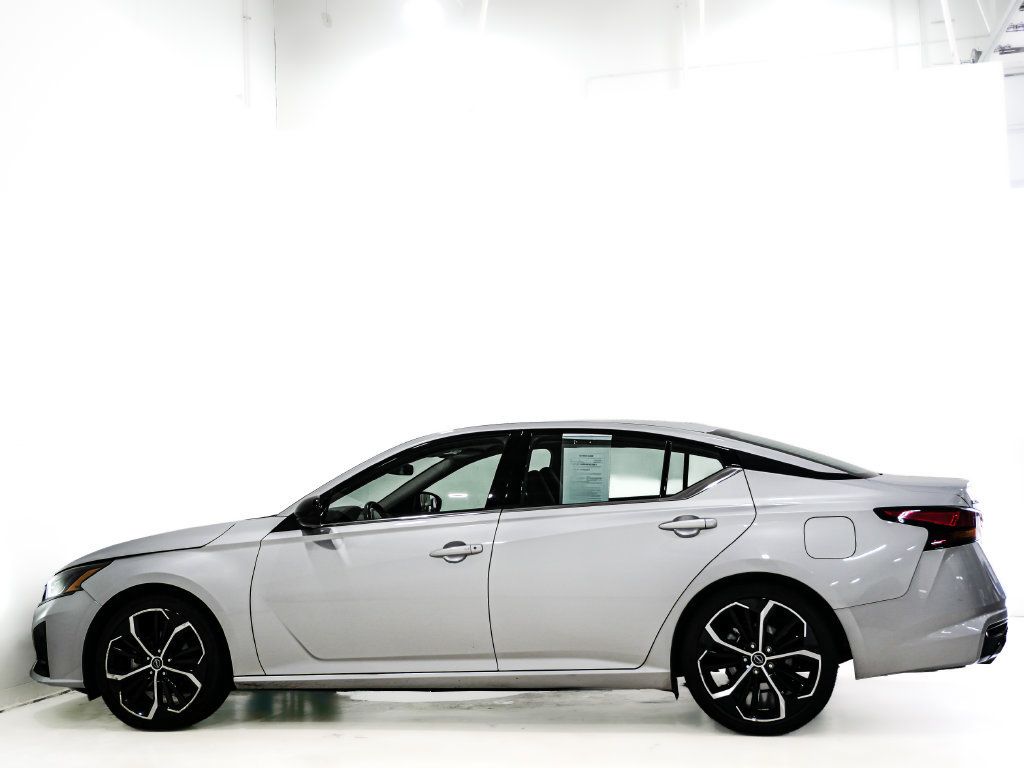 Used 2024 Nissan Altima 2.5 SR FWD image 5