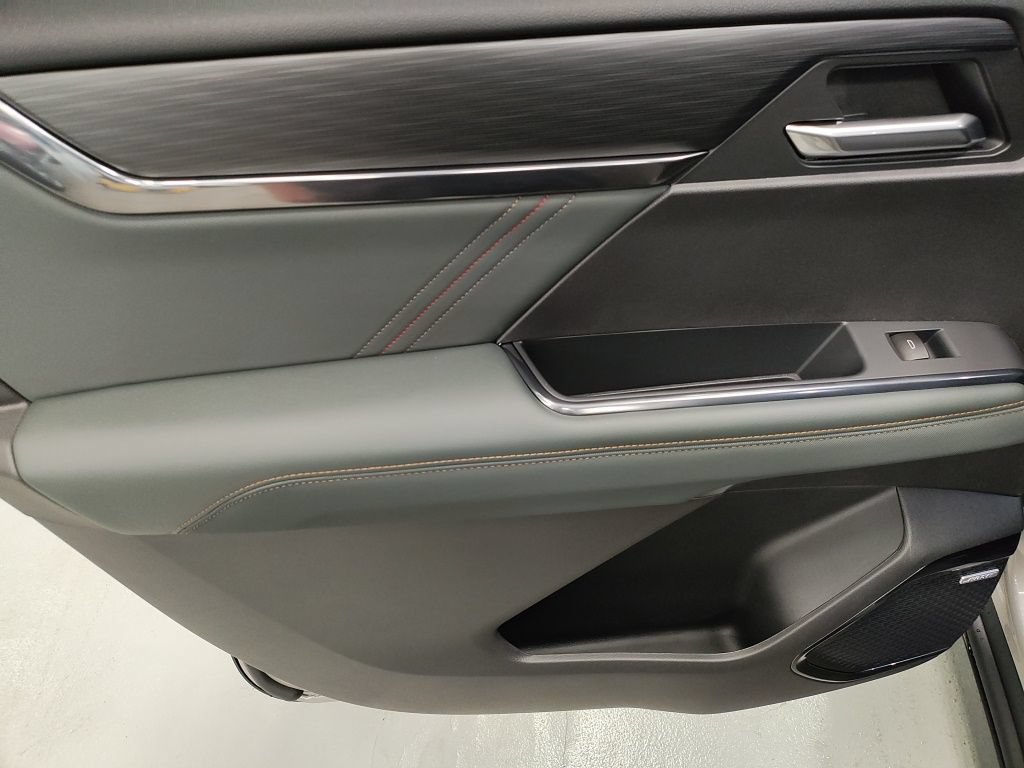 New 2026 GMC Acadia AT4 w/ LPO, Floor Liner Package AWD/4WD image 30