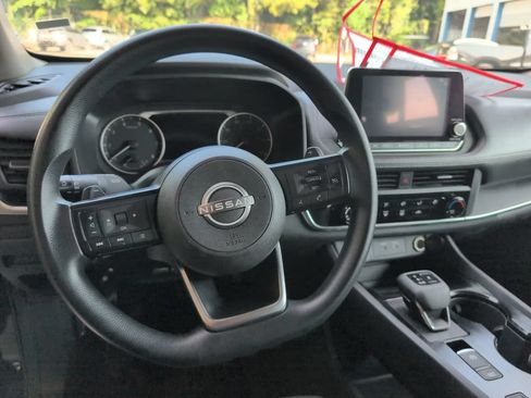 Used 2024 Nissan Rogue S FWD image 12