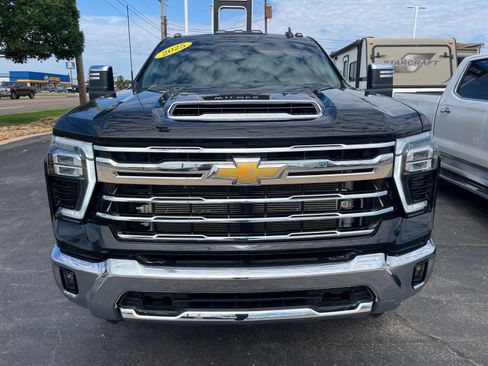 Used 2025 Chevrolet Silverado 3500 LTZ w/ LTZ Convenience Package AWD/4WD image 2