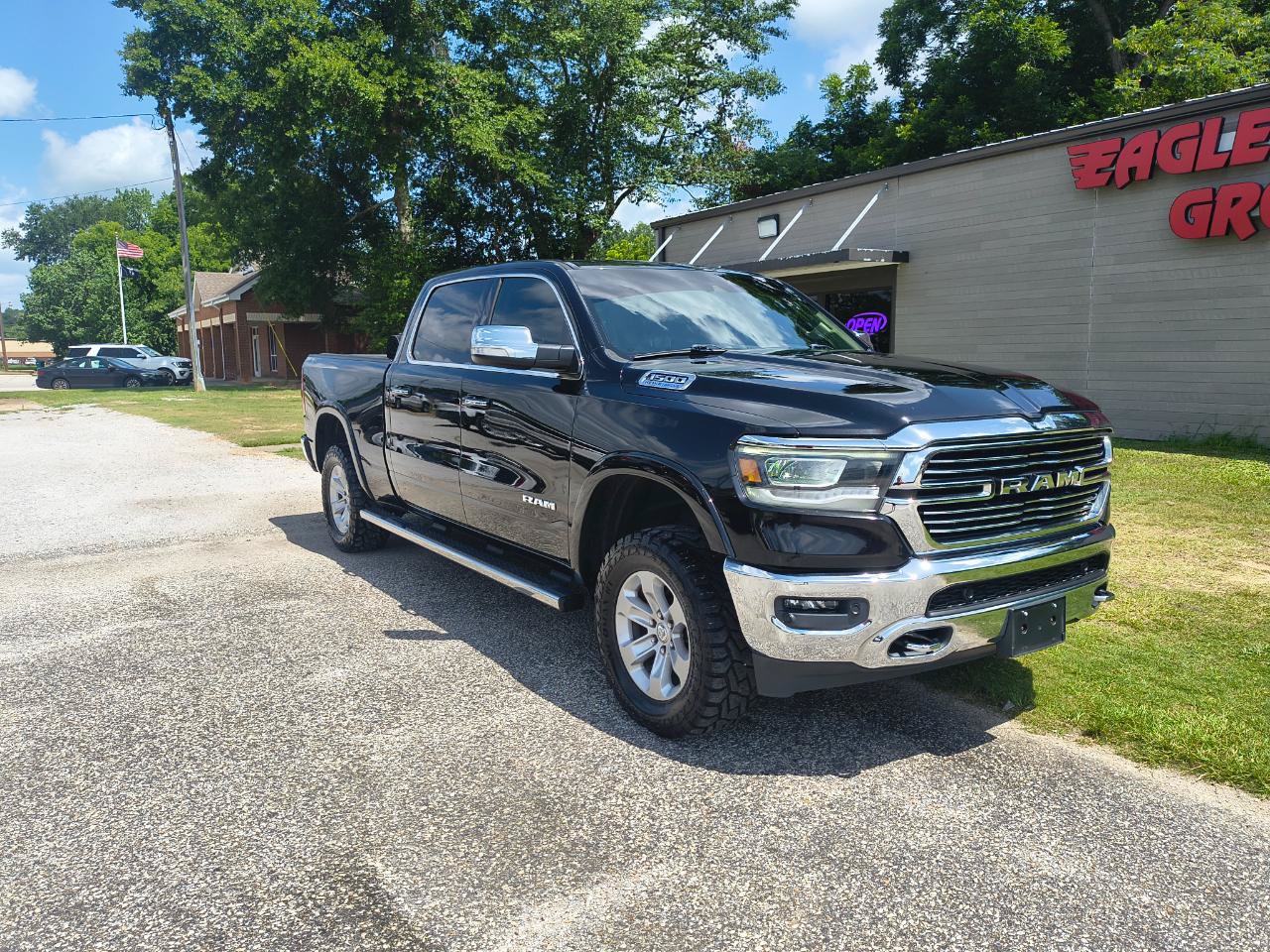 Used 2021 RAM 1500 Laramie AWD/4WD image 2