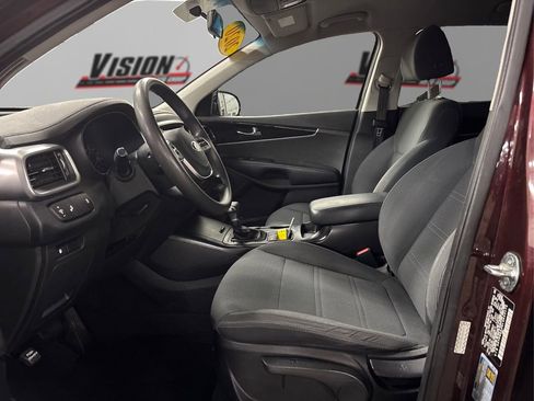 Used 2020 Kia Sorento LX image 9