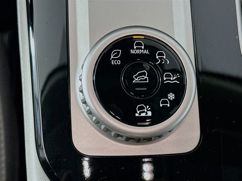 Used 2025 Mitsubishi Outlander SE image 26