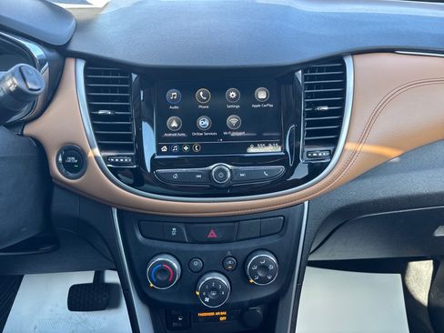 Used 2019 Chevrolet Trax LT w/ Sun & Sound Package AWD/4WD image 28