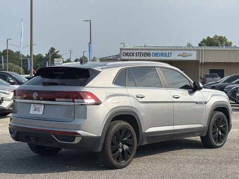 Used 2024 Volkswagen Atlas Cross Sport SE w/ Panoramic Sunroof Package FWD image 5