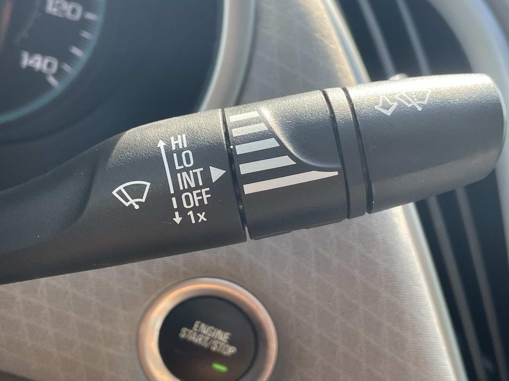 Used 2025 Chevrolet Malibu LT FWD image 27