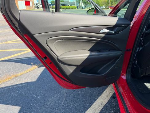 Used 2019 Buick Regal GS AWD/4WD image 27