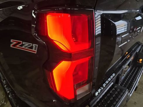 Used 2023 Chevrolet Colorado Z71 w/ Z71 Convenience Package 2 image 31