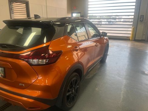 Used 2022 Nissan Kicks SR w/ Premium Package FWD image 9