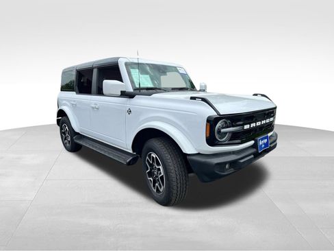 Used 2025 Ford Bronco Outer Banks AWD/4WD image 1