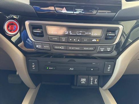 Used 2017 Honda Pilot Touring image 20