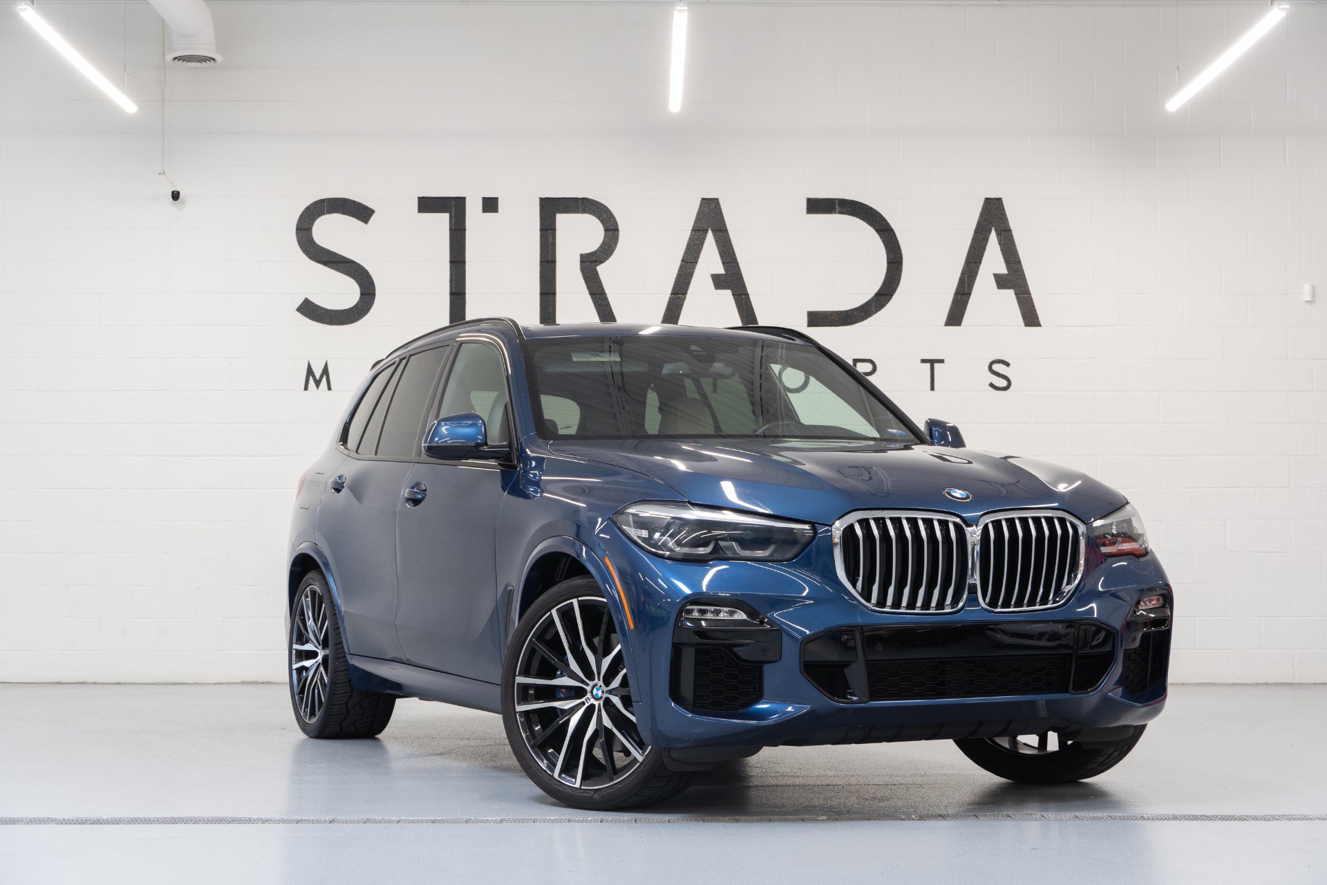 Used 2021 BMW X5 xDrive40i w/ M Sport Package AWD/4WD image 1