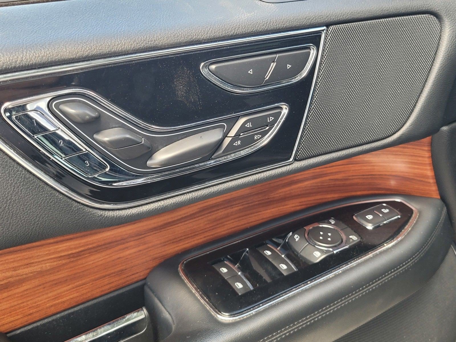 Certified 2019 Lincoln Navigator Reserve AWD/4WD image 17