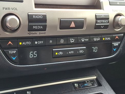 Used 2014 Lexus ES 350 w/ Premium Package FWD image 17