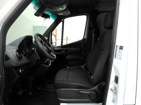 Used 2024 Mercedes-Benz Sprinter 2500 image 17