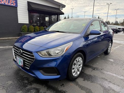 Used 2021 Hyundai Accent SE FWD image 2