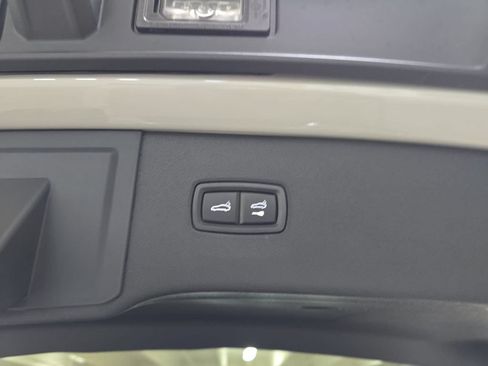 Certified 2026 Porsche Cayenne AWD/4WD image 24