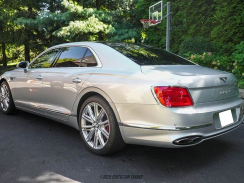 Used 2022 Bentley Flying Spur V8 image 6
