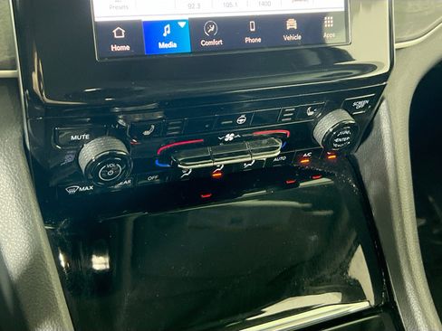 Used 2022 Jeep Grand Cherokee Limited image 15