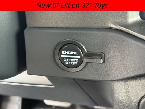 Used 2025 Ford Bronco Badlands AWD/4WD image 34