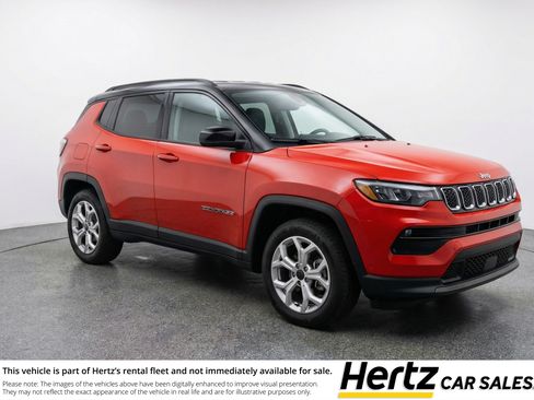 Used 2025 Jeep Compass Latitude AWD/4WD image 1