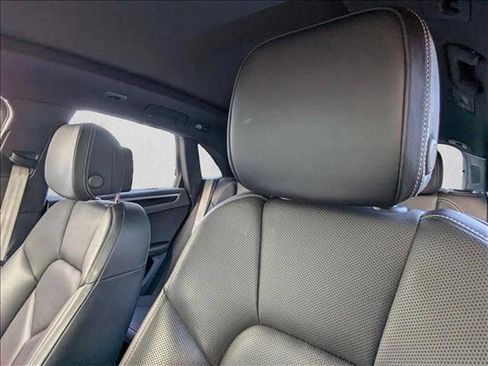 Used 2022 Porsche Macan image 13