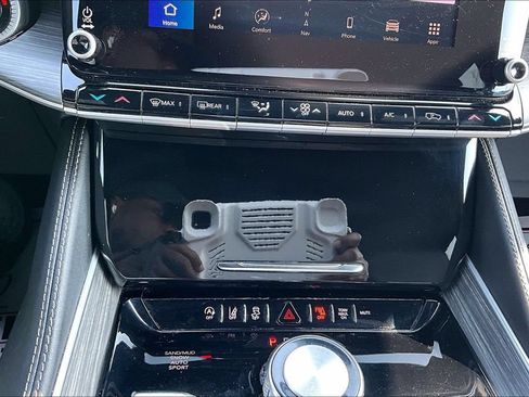 Used 2024 Jeep Wagoneer Series II AWD/4WD image 15
