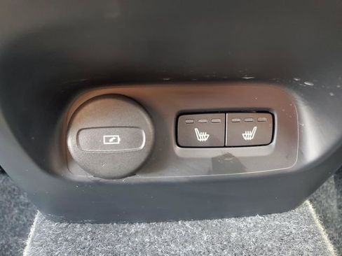 Used 2025 Volvo XC40 B5 Plus AWD/4WD image 30