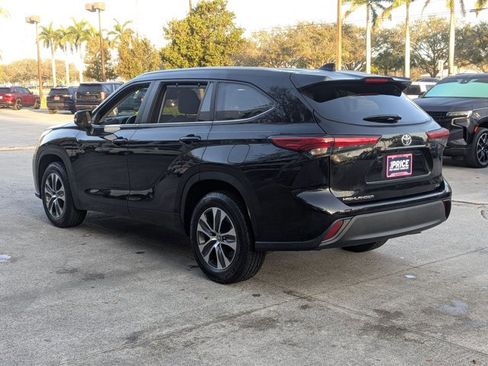 Used 2023 Toyota Highlander XLE image 8