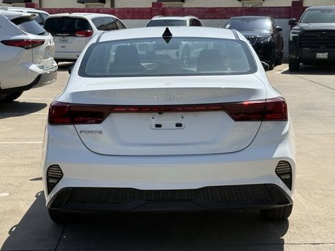 Used 2022 Kia Forte LXS FWD image 5