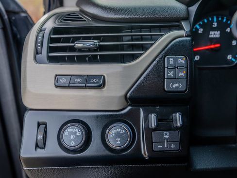 Used 2018 GMC Yukon Denali w/ Denali Ultimate Package image 17