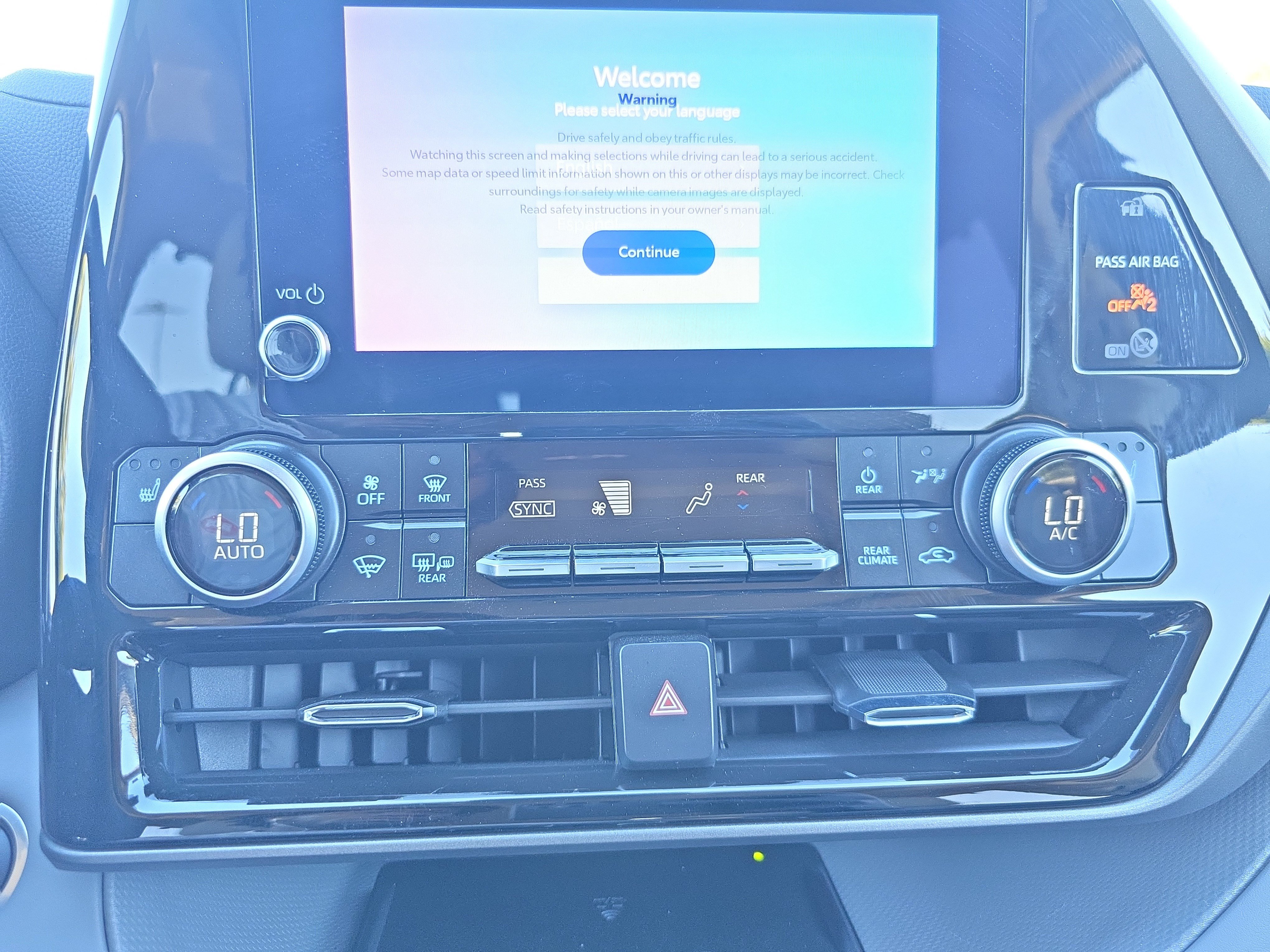 Used 2025 Toyota Highlander XLE AWD/4WD image 19