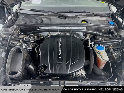 Used 2017 Porsche Macan image 32