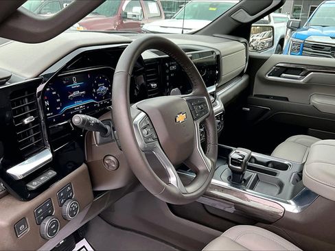 Used 2024 Chevrolet Silverado 1500 LTZ image 14