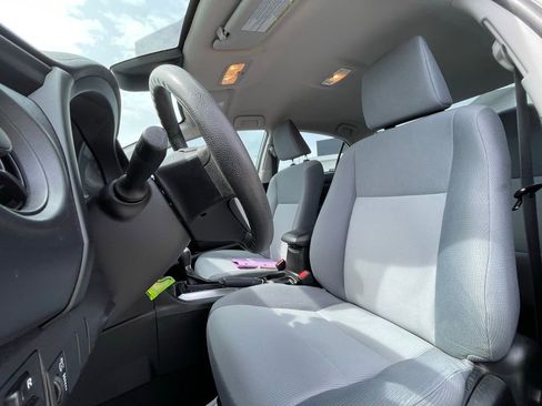 Used 2018 Toyota Corolla L image 19