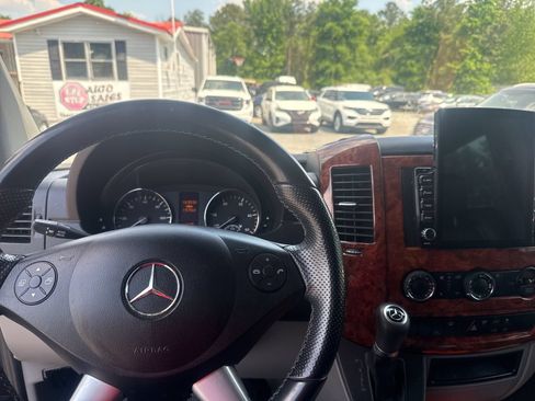 Used 2017 Mercedes-Benz Sprinter 2500 image 6