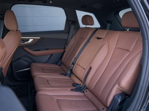 Certified 2025 Audi Q7 2.0T Premium w/ Convenience Plus Package image 18