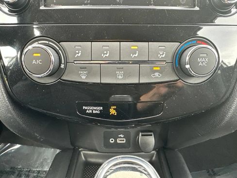 Used 2019 Nissan Rogue S w/ Special Edition Package FWD image 46