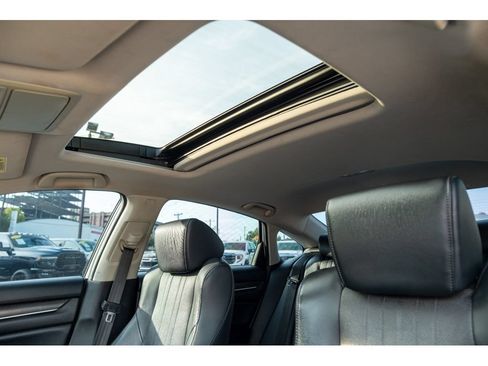 Used 2018 Honda Accord Touring image 16