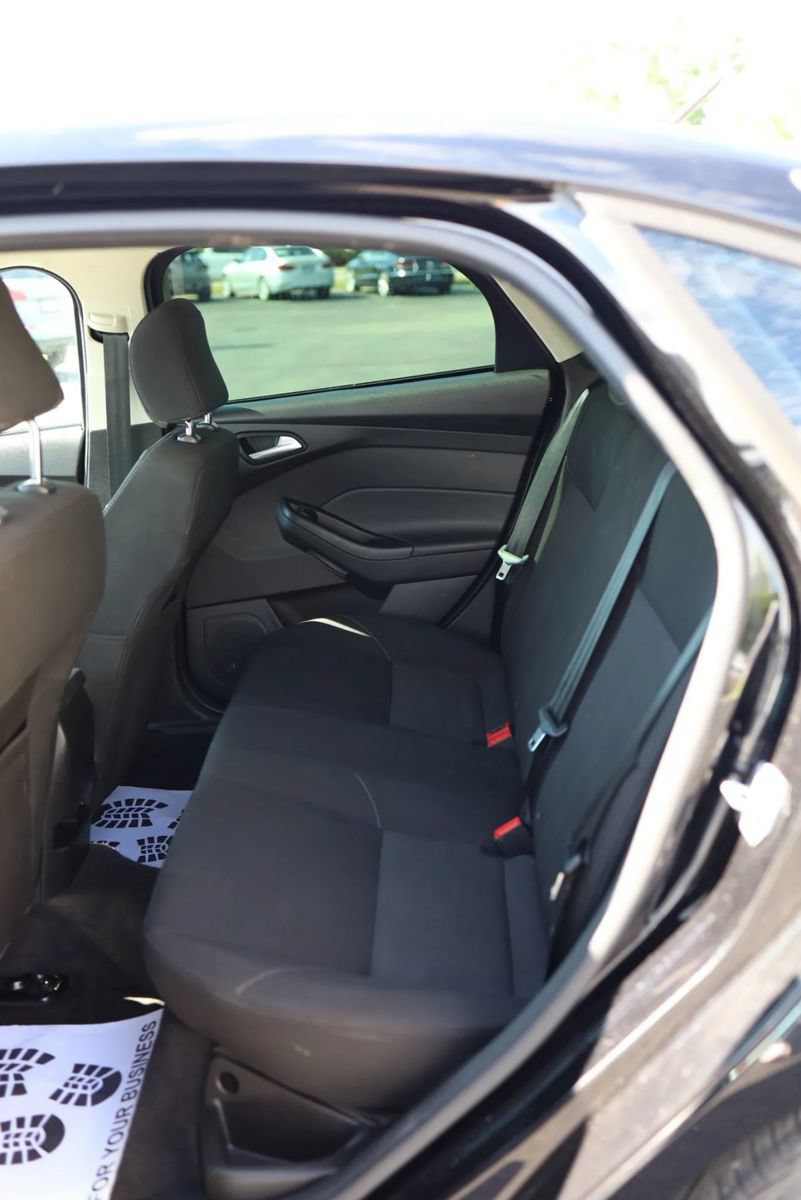 Used 2017 Ford Focus SEL w/ Cold Weather Package FWD image 30
