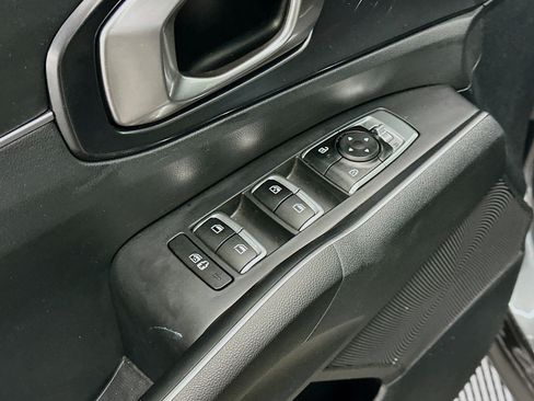 Used 2024 Kia Sorento S image 15