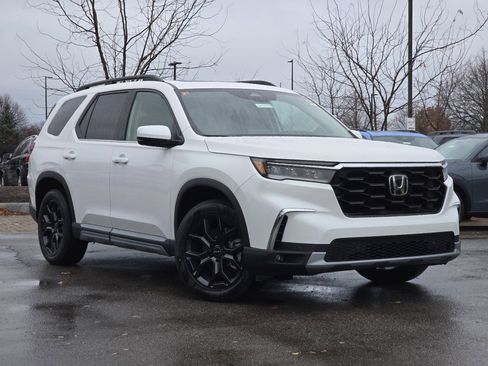 New 2025 Honda Pilot Touring image 2