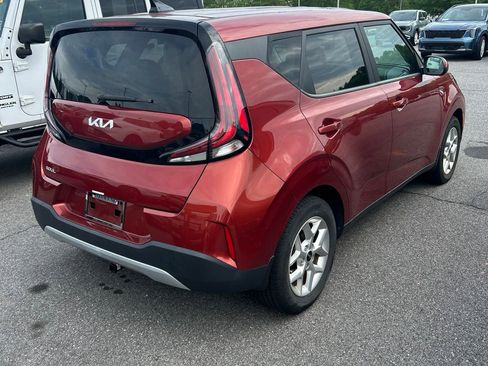 Certified 2023 Kia Soul LX w/ LX Technology Package FWD image 3