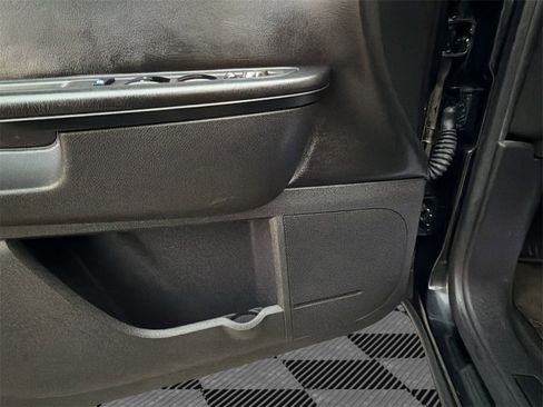 Used 2015 GMC Acadia SLE image 27